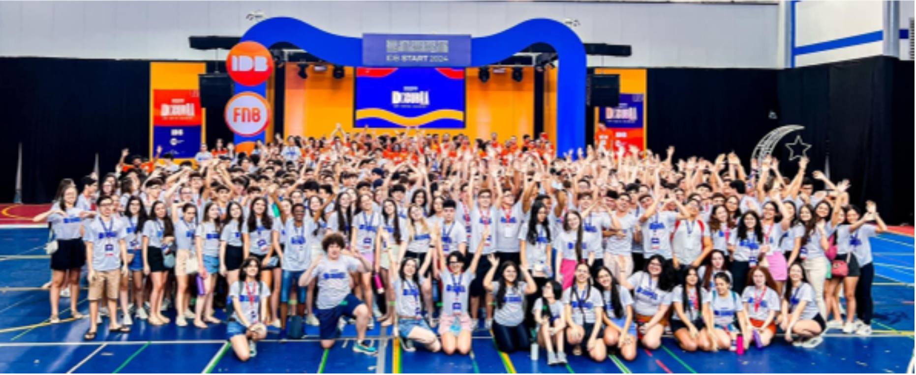 Estudantes reunidos na Gincana Cultural